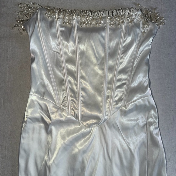 Elegant White Strapless Dress - Picture 4 of 6